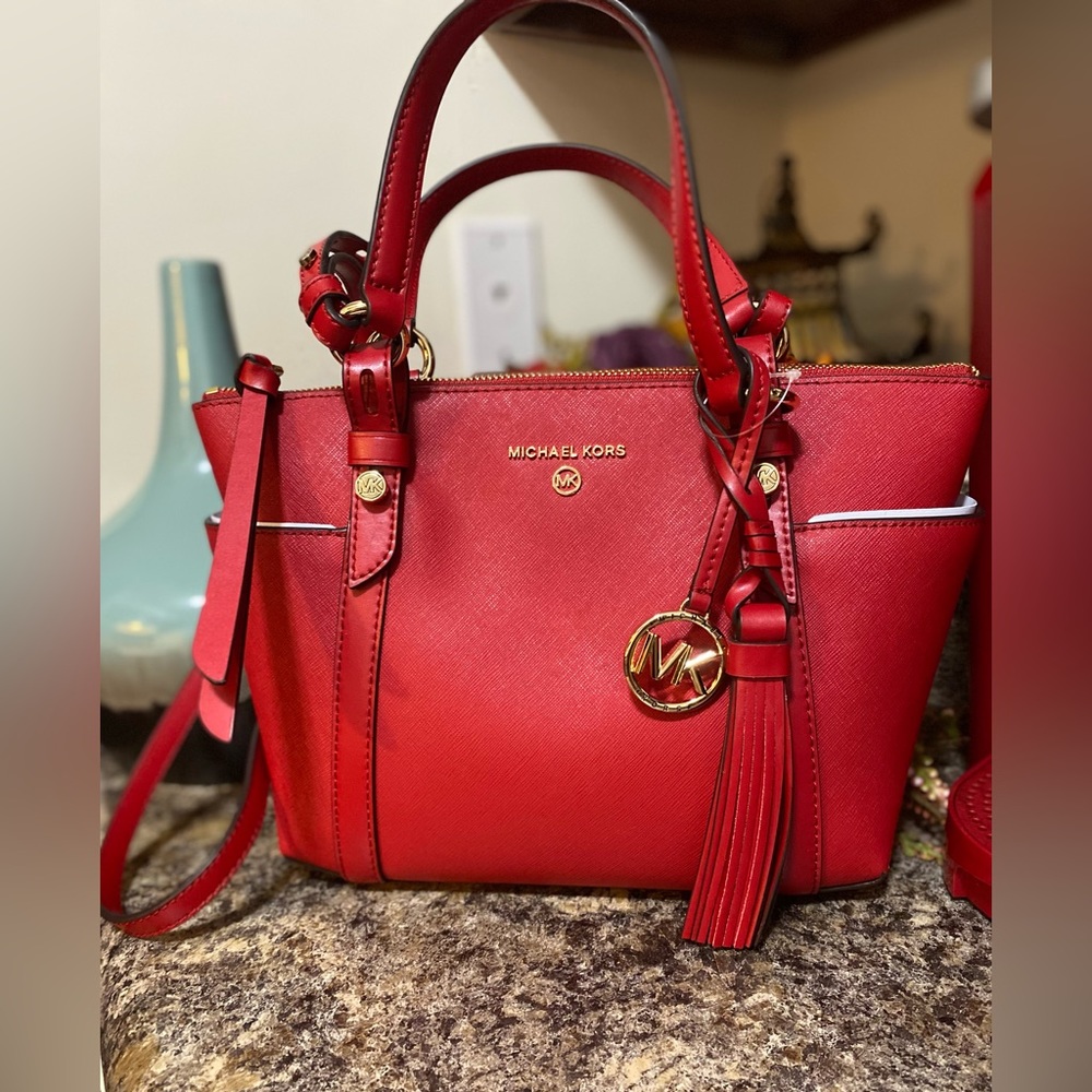 ❤️🔥MICHAEL KORS SAFFIANO LEATHER CROSSBODY/SATCHEL TOTE w/FREE DUST BAG 👜 - Picture 1 of 15